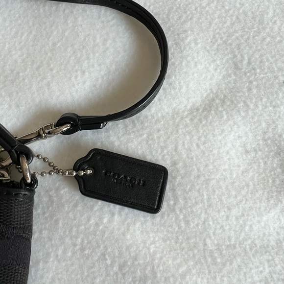 Coach black hand wallet - Picture 4 of 7